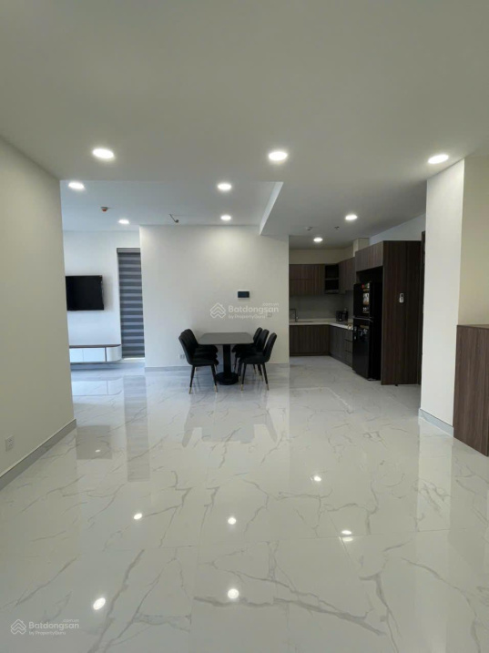 Cho thuê Diamond Centery 96m2 2pn 1 kho full nội thất cao cấp.