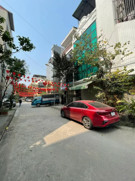 Bán căn LK Yên Lộ 53mx4 tầng, nhà còn mới, phân lô, kinh doanh, giá tốt chào 12.3 tỷ.