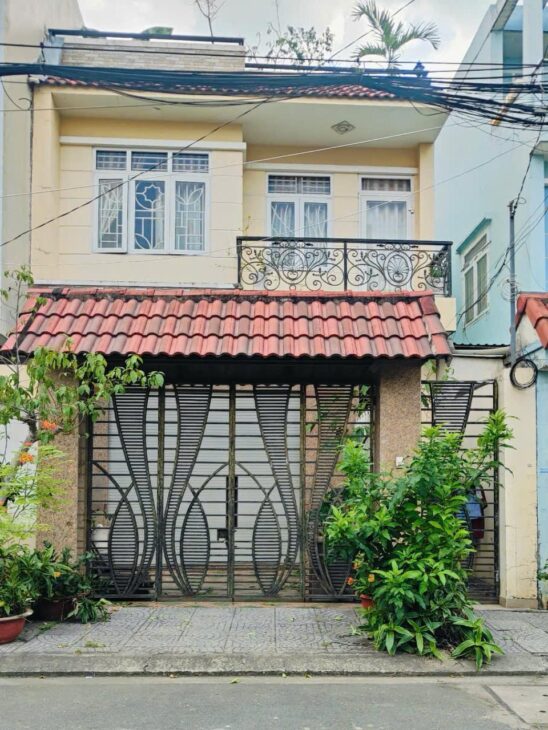 Giảm 2.85 tỷ! Nhà MT 2 tầng HXT 112m2, Vuông – Song Hành Q12