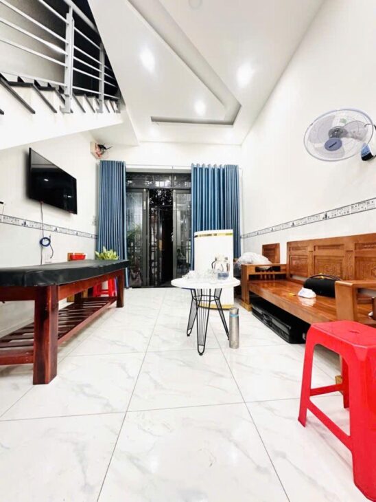 Nhà đẹp 2 tầng 35m2, Vuông – Thống Nhất QV