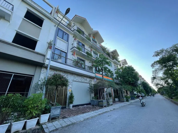 Bán Liền Kề KĐT Phú Lương 92mx4 tầng mt 8m, phân lô, ô tô vừa ở vừa kinh doanh 19.5 tỷ.