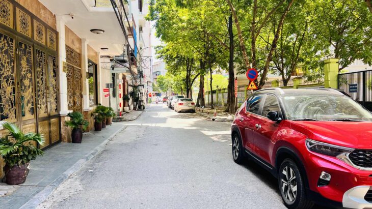 bán nhà Ngọc Lâm, 150m, mặt tiền 5.6m, nở hậu, vỉa hè, ôtô tránh