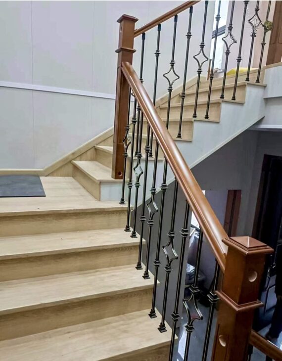 Nhà mình cho thuê nhà lô góc, mới, Mai Hắc Đế; vỉa hè 114m2* 5T- 44 Tr
