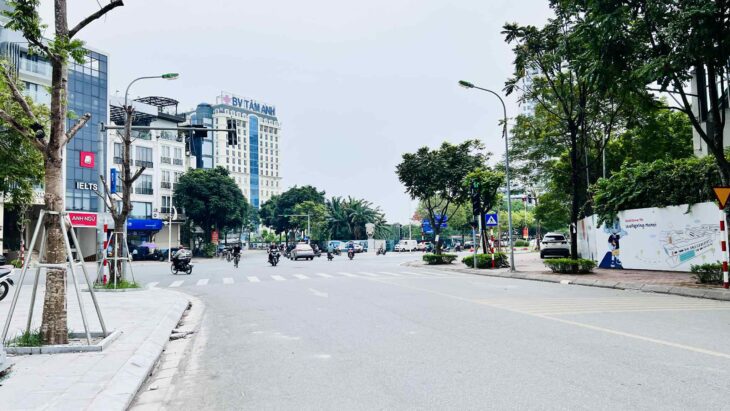 bán nhà mặt phố Hồng Tiến, 94m x 6tầng, mặt tiền 7m, 2 mặt thoáng, thang máy, vỉa hè, kinh doanh