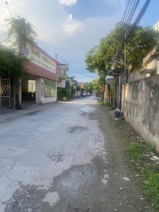 hàng hiếm bán lô đất mặt đường kinh doanh nguyễn đức cảnh gần lẩu ông già