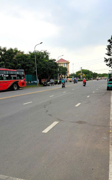 Mặt tiền 20m đường Bờ Bao Tân Thắng- Kế bên Aeon Mall Tân Phú 8×34 giá chỉ 37.8 tỷ