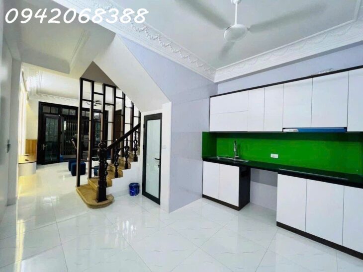 bán nhà Thịnh Quang, Đống Đa, 8,6T nằm ngay ngã tư sở khu vực VIP nhất quận, nhà dân xây tặng full