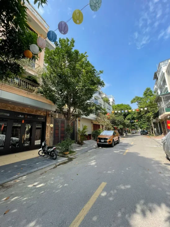 Bán LK KĐT văn Phú, Hà Đông,PHÂN LÔ, VỈA HÈ nhà đẹp, ở ngay, full nội thất xịn, thiết kế hiện đại