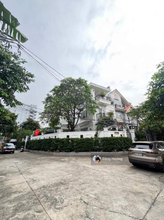 Biệt thự đẳng cấp 3 mặt tiền khu compound – Thảo Điền – Quận 2. DT: 20x20m. Giá: 65 tỷ