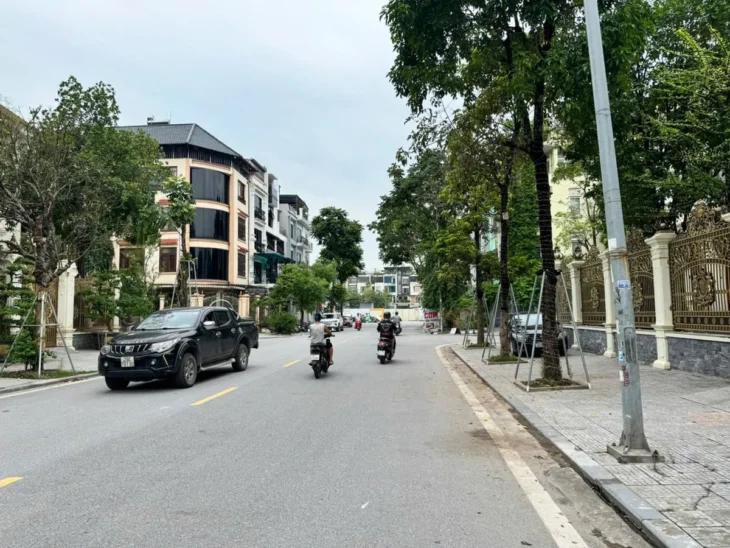 BÁN BT VẠN PHÚC 152Mx4 tầng MT 10m vỉa hè, ô tô tránh, vừa ở vừa kinh doanh 45 tỷ.
