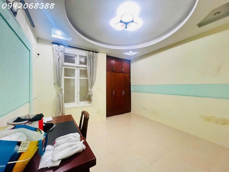 bán gấp nhà Linh Quang, Văn Chương, Đống Đa, 55m2, nhà 5 tầng, oto đậu cửa, kinh doanh cực tốt.