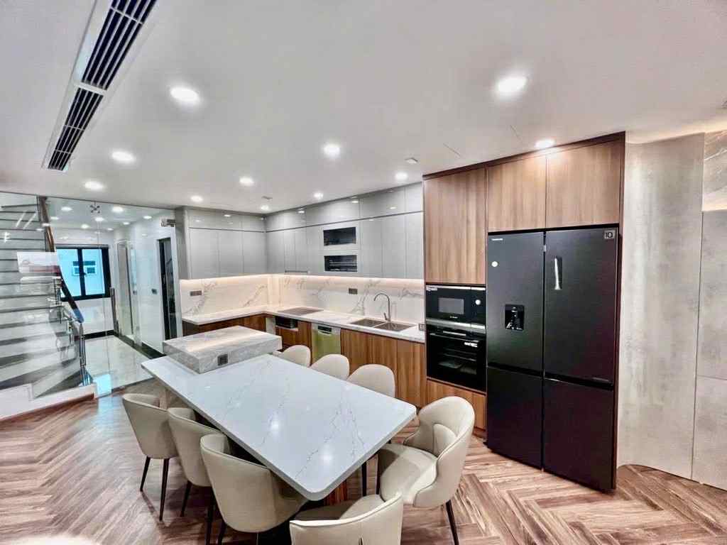 bán nhà 7 tầng, mặt phố Nguyễn Văn Cừ, 1 mặt ngõ, vỉa hè đá bóng, vừa ở vừa kinh doanh