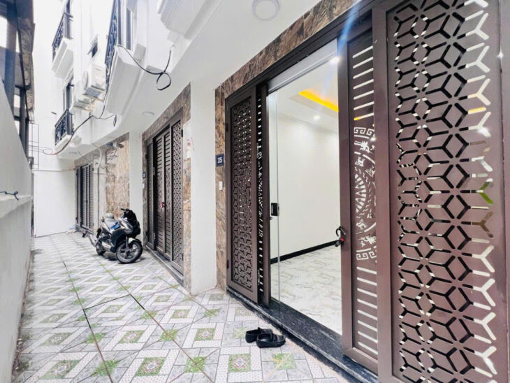 NHÀ MỚI LÁNG HẠ KÍNH KONG – THIẾT KẾ HIỆN ĐẠI 30m2 5 tầng mặt tiền 3.2m Giá 7.98 tỷ