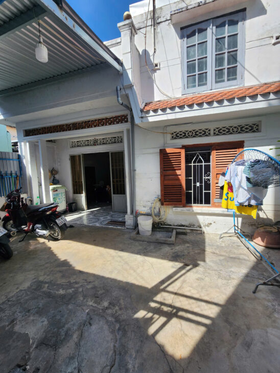 SẢN PHẨM ĐẦU TƯ Nhà cấp 4 cũ, 3 mặt tiền Tp Nha Trang.