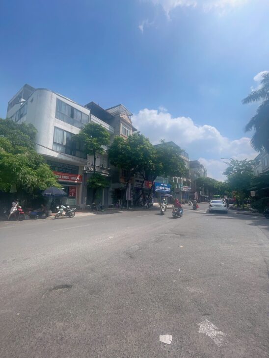 HÓT HÒN HỌT BÁN GẤP NHÀ MẶT PHỐ LÊ HÔNG PHONG ,HÀ ĐÔNG VỈA HÈ LÔ GÓC 3 Ô TÔ TẢI TRÁNH ĐỖ , KINH