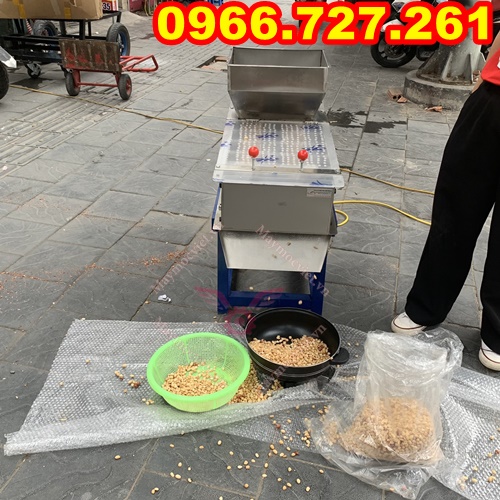 Máy bóc vỏ lụa đậu phộng rang 600 kg/ giờ Vinmax BVL600