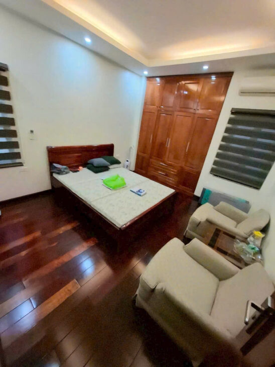 Bán nhà Ngọc ThụyLong Biên- Dân xây oto tránh – Phân Lô -45m- 5 tầng nhỉnh 9 tỷ ( TL)