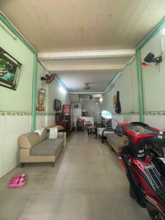 MẶT TIỀN HAI MƯƠI THƯỚC THÔNG VĨNH KHÁNH XE TẢI NGŨ TRONG NHÀ TRUNG TÂM Q4 CÓ 6 TỶ