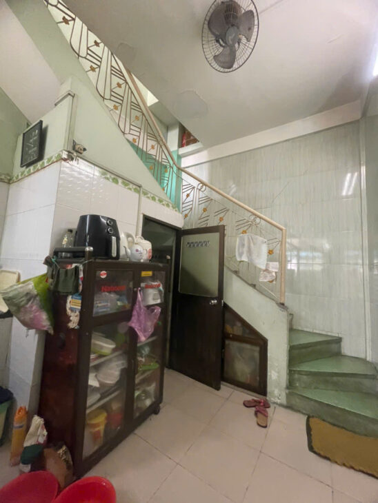 MẶT TIỀN HAI MƯƠI THƯỚC THÔNG VĨNH KHÁNH XE TẢI NGŨ TRONG NHÀ TRUNG TÂM Q4 CÓ 6 TỶ