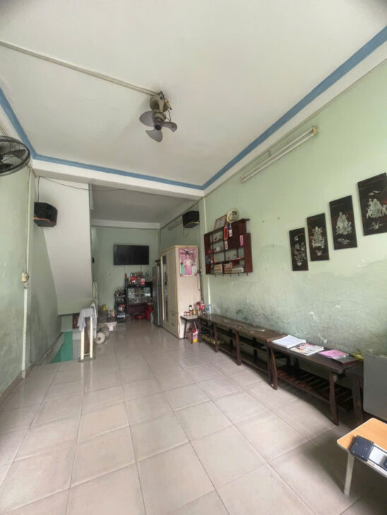 MẶT TIỀN HAI MƯƠI THƯỚC THÔNG VĨNH KHÁNH XE TẢI NGŨ TRONG NHÀ TRUNG TÂM Q4 CÓ 6 TỶ