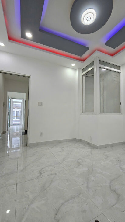 SÁT MẶT TIỀN XE HƠI KHÁNH HỘI Q4 CÓ 5 TỶ GIẢM LỘC 150 TRIỆU