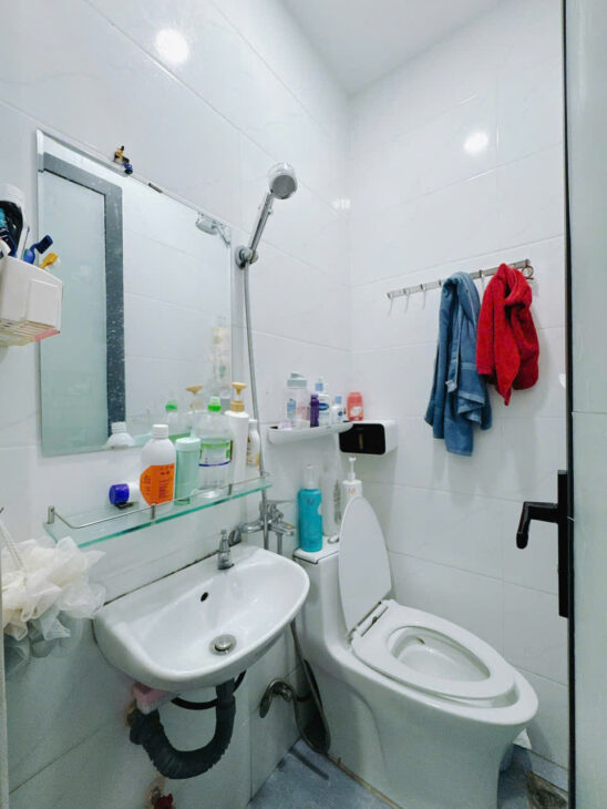 Cách mặt tiền đường xe hơi ????30 m Giá chỉ hơn 3 tỷ Trung Tâm Q4
