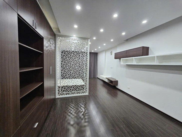 Bán nhà Thạch Bàn 50m 5 tầng Mt4.4m lô góc, oto giá 12.7 tỷ