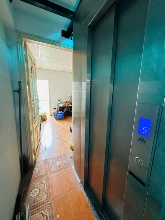 Bán nhà mặt ngõ Vũ Tông Phan, phân lô Ô tô 5 tầng thang máy