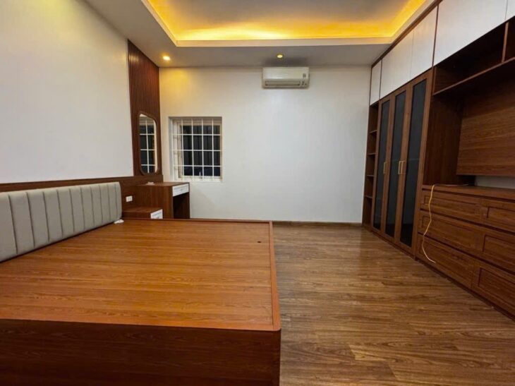 Lạc Long Quân- dân trí cao-tiện ích đầy đủ-thiết kế hiện đại-nhà mới ở ngay-5 tầng giá nhỉnh 10 tỷ.