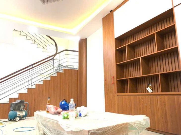 Lạc Long Quân- dân trí cao-tiện ích đầy đủ-thiết kế hiện đại-nhà mới ở ngay-5 tầng giá nhỉnh 10 tỷ.