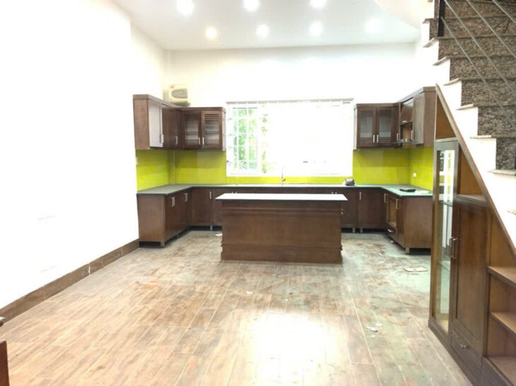 Lạc Long Quân- dân trí cao-tiện ích đầy đủ-thiết kế hiện đại-nhà mới ở ngay-5 tầng giá nhỉnh 10 tỷ.