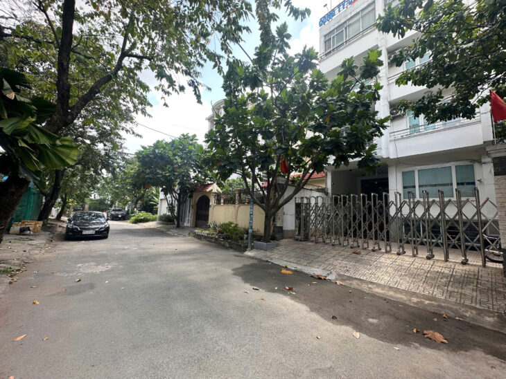 Bán toà nhà văn phòng – view sông, khu villa Bắc Rạch Chiếc Quận 9. DT 250M2 – 5 tầng, giá = 14 tỷ