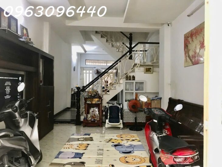 Bán Gấp Nhà Hẻm Huỳnh Tấn Phát, Quận 7, 36m2, 2 Tầng, 3PN, Sổ Đỏ, Giá Chỉ 6.1 Tỷ