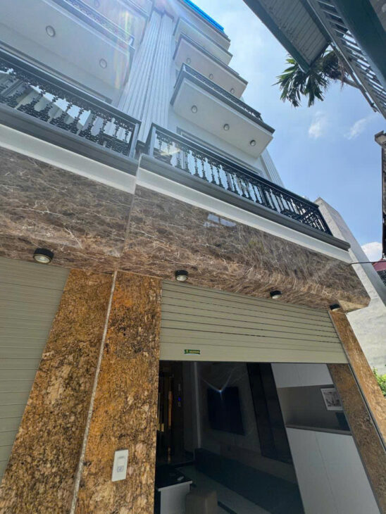 Bán nhà Ngọc Thụy 36m 6 tầng thang máy, ô tô đỗ cổng giá chỉ 9 tỷ