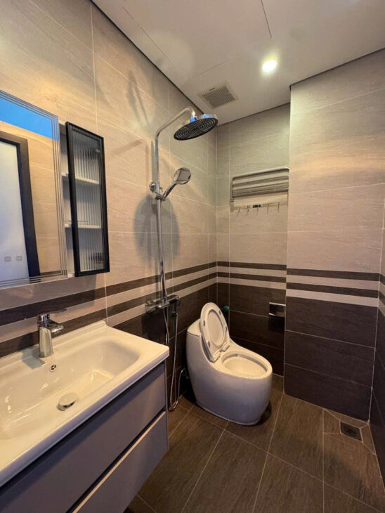 Bán nhà Ngọc Thụy 36m 6 tầng thang máy, ô tô đỗ cổng giá chỉ 9 tỷ