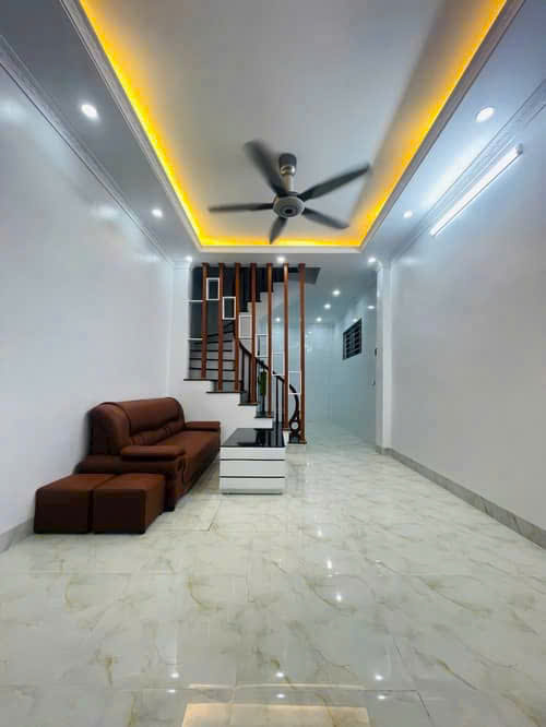 Bán nhà Chùa Láng – Lô góc 8 phòng rộng 37m 9,2 tỷ