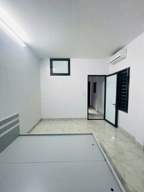 Bán nhà Chùa Láng – Lô góc 8 phòng rộng 37m 9,2 tỷ