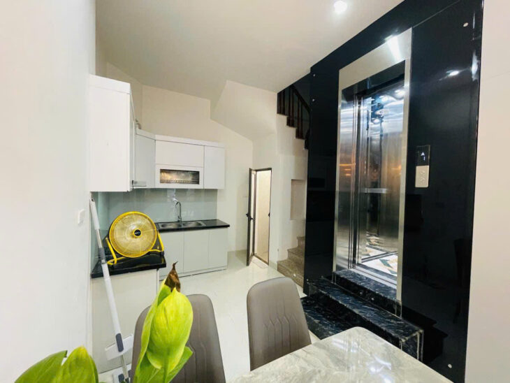 Bán nhà Quan Nhân xây mới thang máy 8.5 tỷ, ngõ nông gần phố