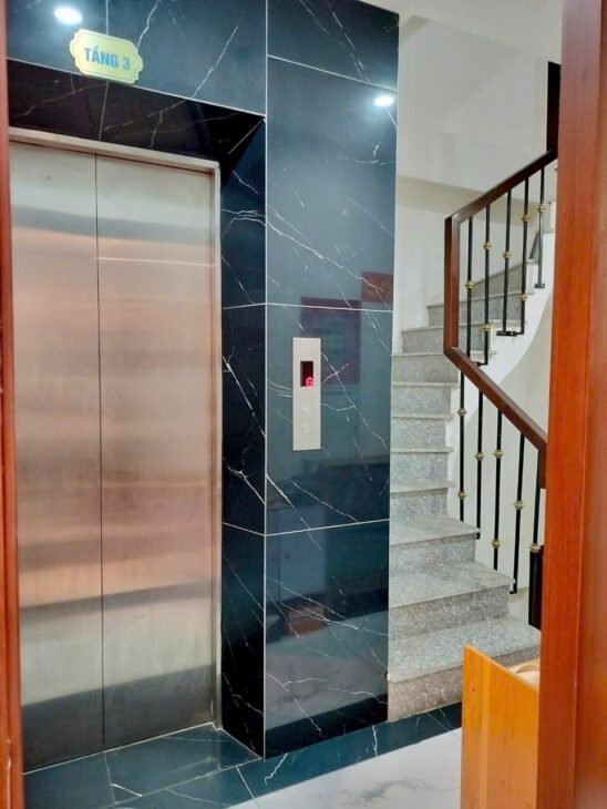 Tây Hồ, hàng hiếm, 6 tầng, thang máy xịn, 2 phút là ra Hồ Tây lộng gió!