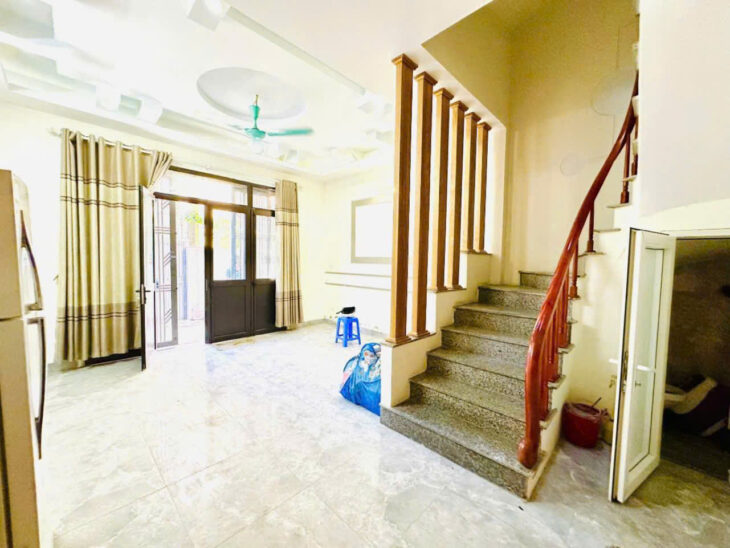 Tây Hồ, hàng hiếm, 6 tầng, thang máy xịn, 2 phút là ra Hồ Tây lộng gió!