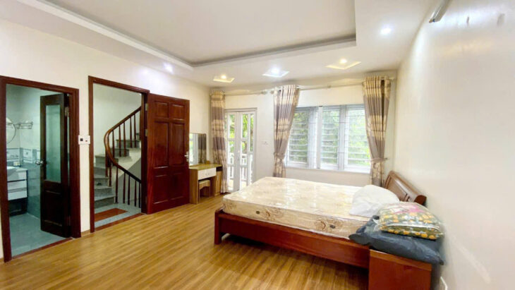 Tây Hồ, hàng hiếm, 6 tầng, thang máy xịn, 2 phút là ra Hồ Tây lộng gió!