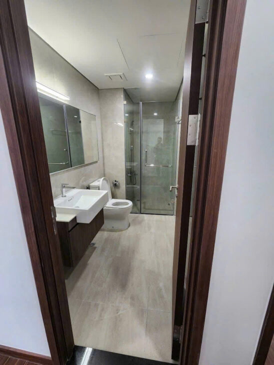 Chính chủ bán Cụm Toà: M1 Loại căn: 2 NG 2Vs Diện tích:61.5m2 Hướng: Tây bắc view thoáng đẹp