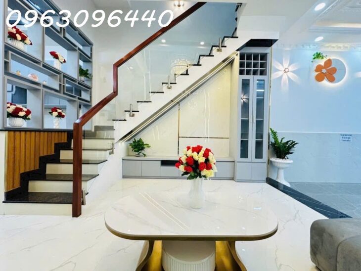 Bán nhà phố đường Đào Tông Nguyên – Nhà Bè, full nội thất, giá tốt