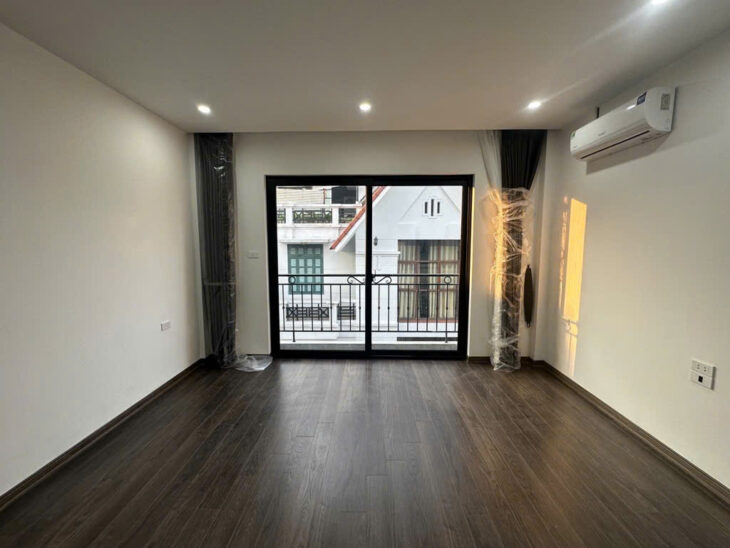 Nhà Tứ Liên – Tây Hồ – 5 tầng – thang máy – chuẩn công năng, về ở luôn giá 9,4 tỷ