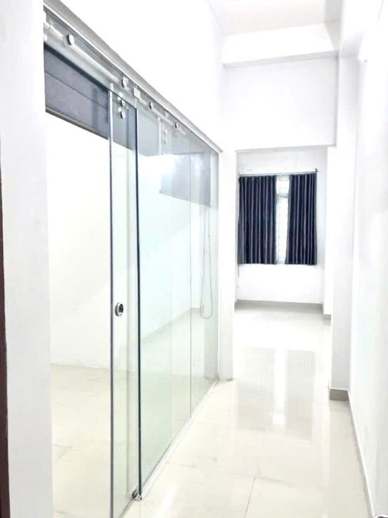 23 Triệu: Thuê nguyên căn 5 tầng 4 phòng ngủ- Hẻm xe tải thông khu Bắc Hải Quận 10. VŨ 0933910039