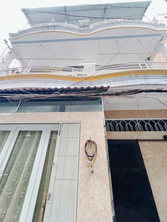 Ngay sát mặt tiền Xóm Chiếu Q4 trung tâm cách 2 căn nhà NGANG 7.5 X 7.15 THU NHẬP 30 TRIỆU THÁNG