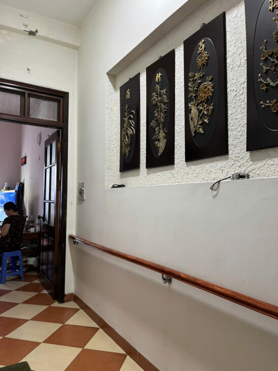 Bán nhà PHÂN LÔ __ LẠC LONG QUÂN_ VỈA HÈ _ OTO TRÁNH__ KINH DOANH. DT:60 M.5 TẦNG.NỘI THẤT XỊn.giá