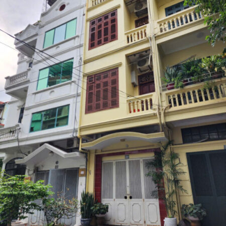 Bán nhà Bạch Đằng, HBT 45m x 4PN, vỉa hè, ô tô, KD, giá 16.3 tỷ. LH: 0366051369