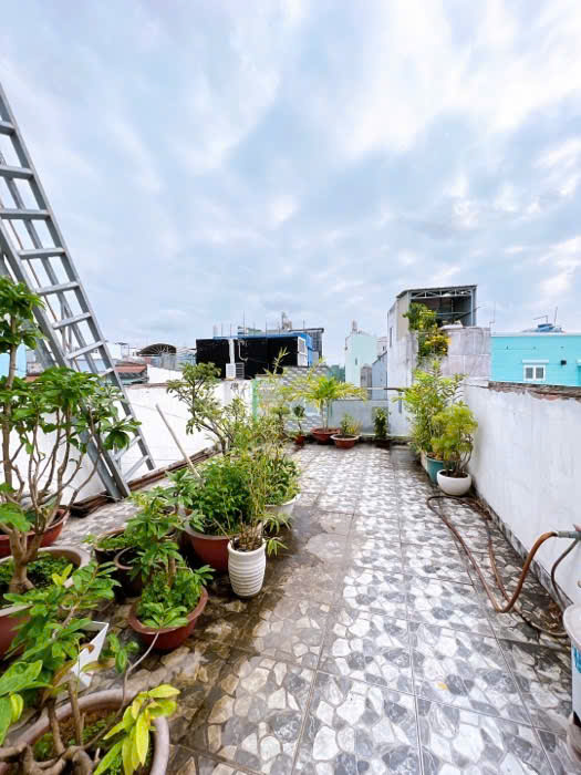 NHÀ ĐẸP NGANG 4 DÀI 20 M ĐÚC BÊ TÔNG CÓ 59 TRỊU M2 SỔ HỒNG