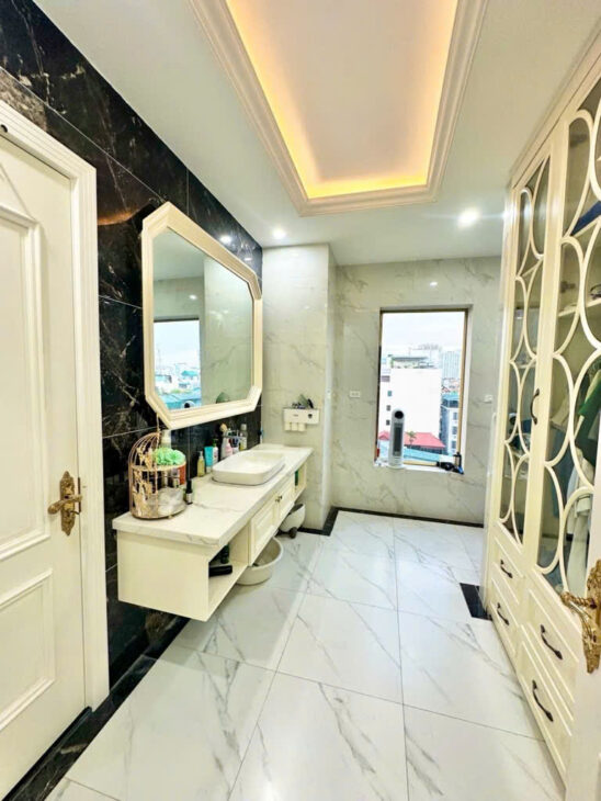 SIÊU PHẨM MẶT PHỐ VÍP CẦU GIẤY_MẶT TIỀN QUYỀN LỰC _VỈA HÈ ĐÁ BÓNG – THANG MÁY- 9 NỎI 1 HẦM KINH